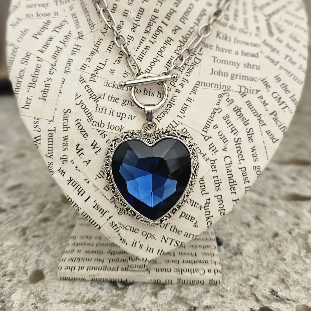 Elegant Silver Necklace with Deep Blue Heart Pendant